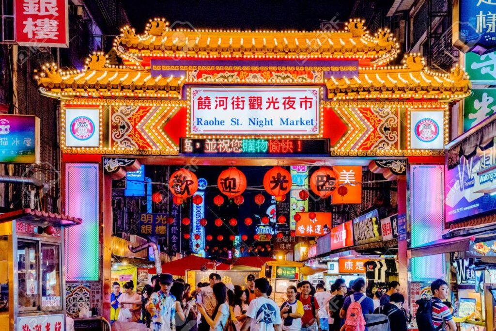 entrance of raohe night market in Taipei